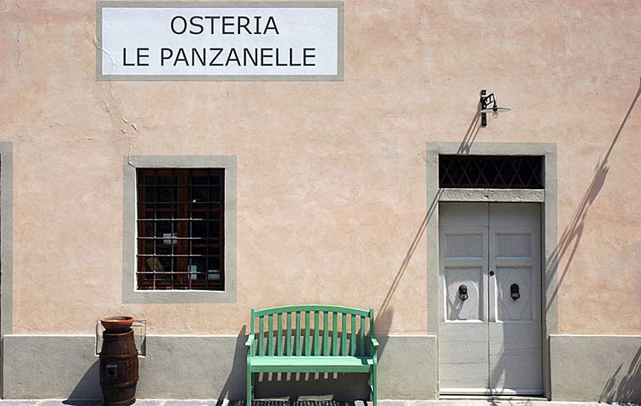 Front Entrance to the restaurant Le Panzanelle