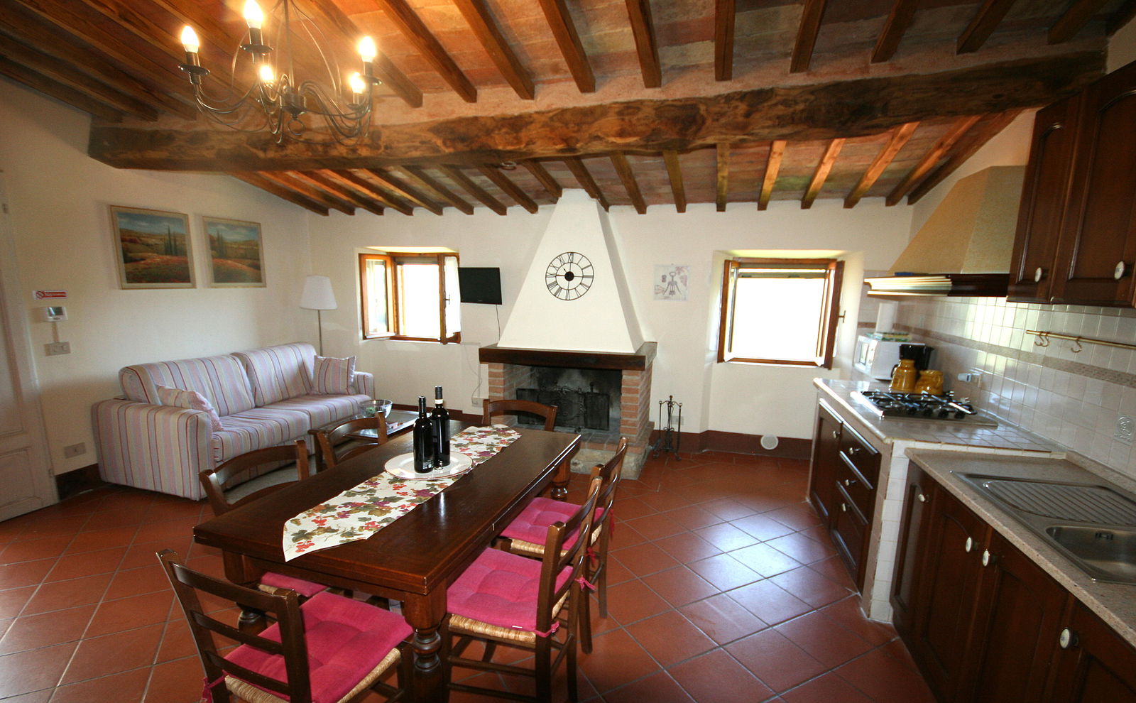 La Rocca di Cispiano: Accommodations & Vineyards in Chianti