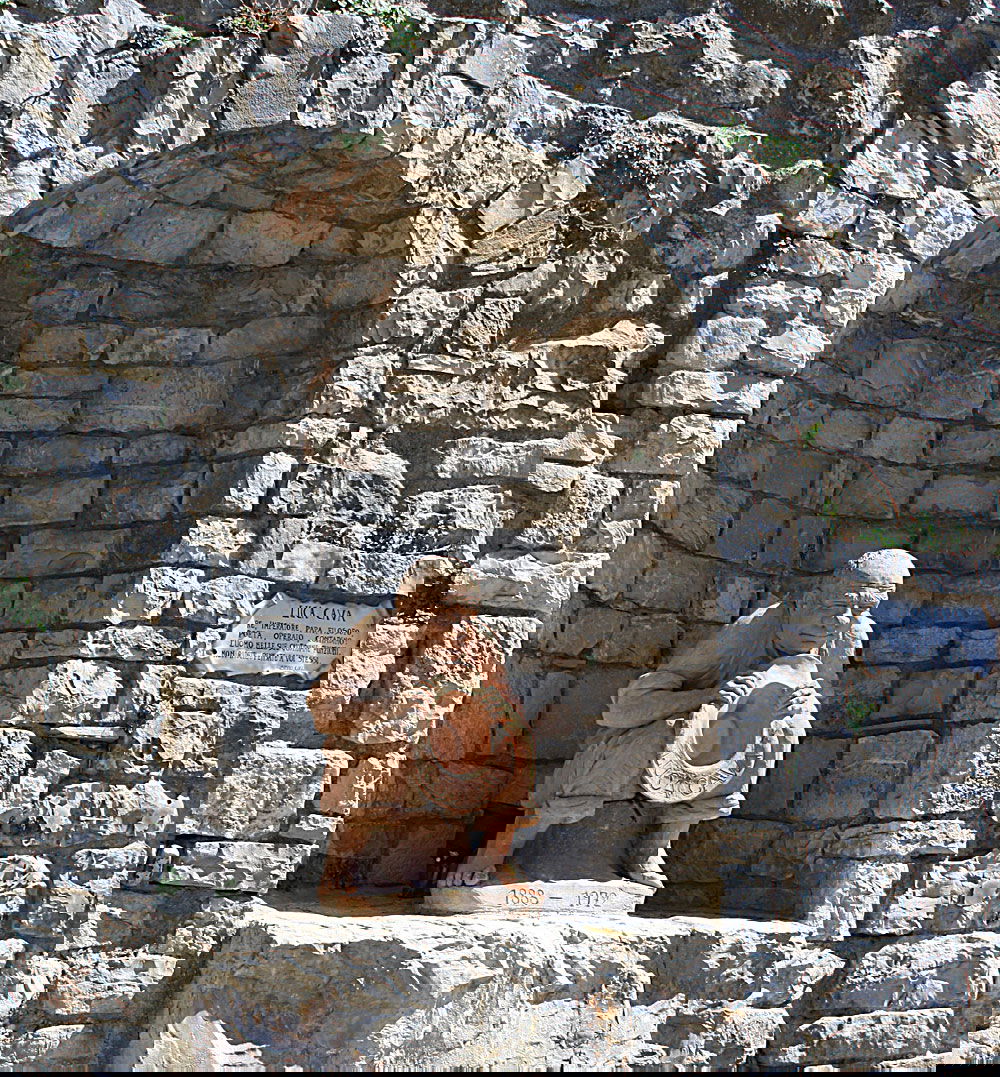 Luca Cava Terracotta statute