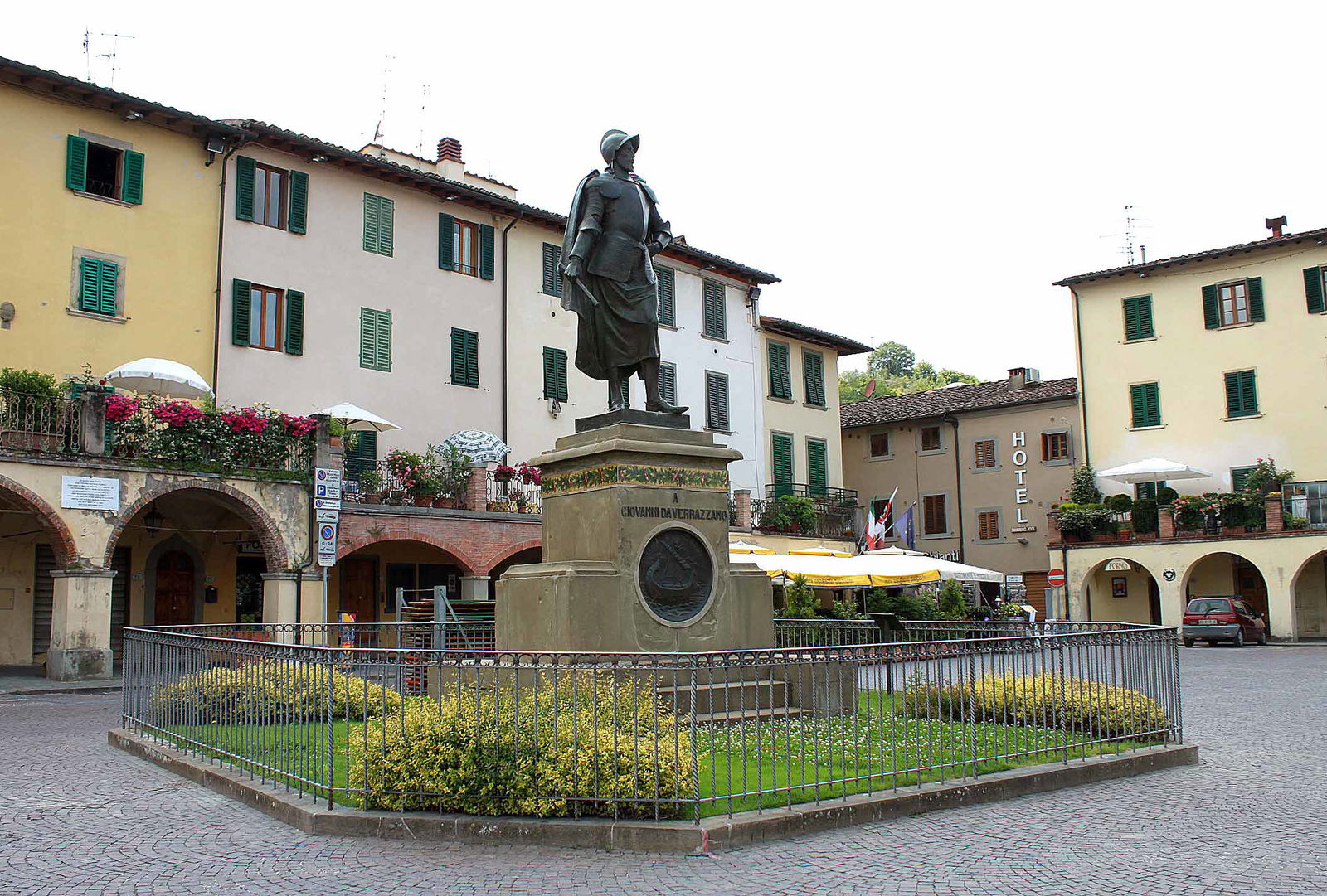 Statue of Verrazzano in Greve in Chianti